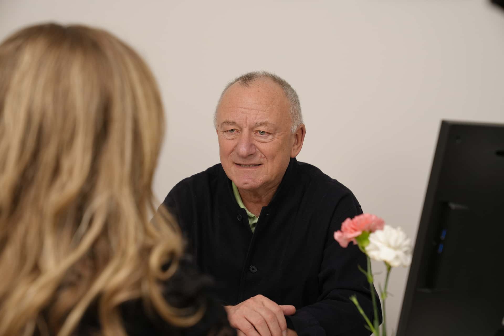 Prof. Dr. Schaller im Patientengespräch